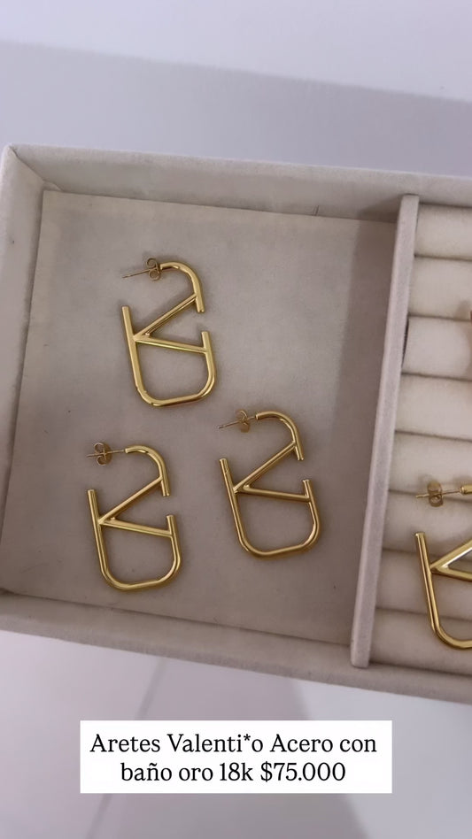 Aretes valentin* acero con baño oro 18k